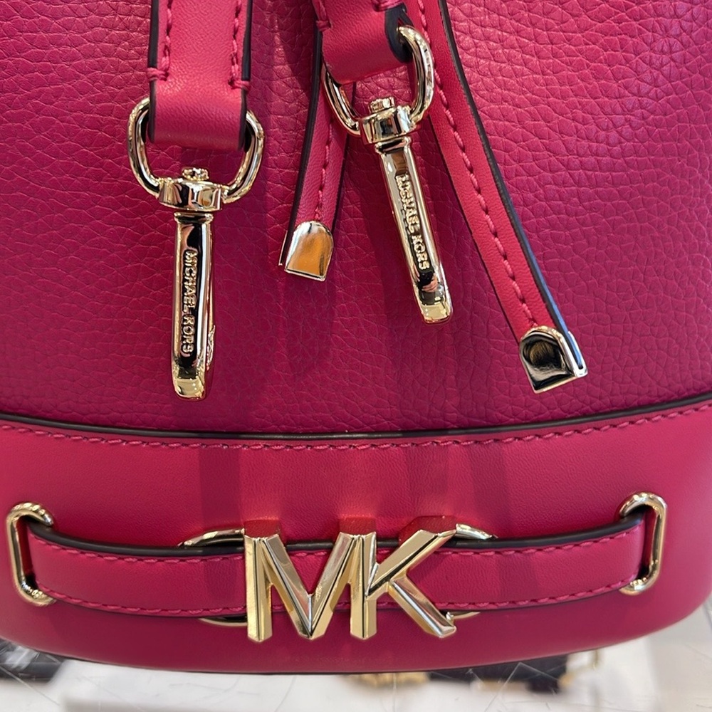 MICHAEL KORS 
Reed Md Pebbled Leather Bucket Bag Satchel Crossbody
Electric Pink - Picture 13 of 16